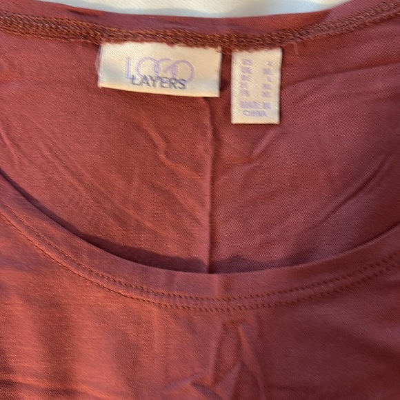 Like new set of 3 Logo tanks - Picture 2 of 7